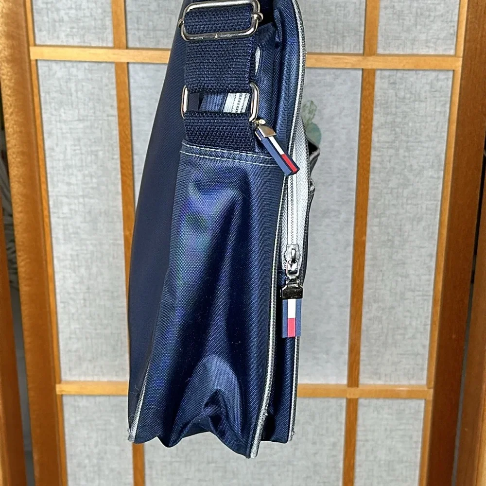 “Tommy Hilfiger” Travel Luggage, Carry-on, Travel Bag. Laptop Crossbody Bag - Picture 3 of 9